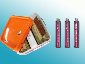 PLASTIC BUCKET WITH HANDLE 3,000 NAILS + 3 FULE CELLS